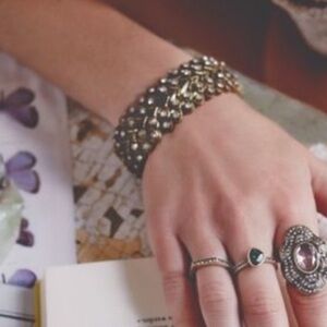 Chloe + Isabel Modern Deco Stretch Bracelet